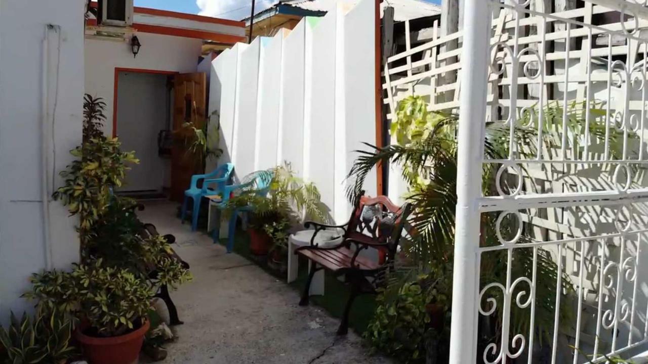 Hostel Room Aruba Oranjestad Bagian luar foto